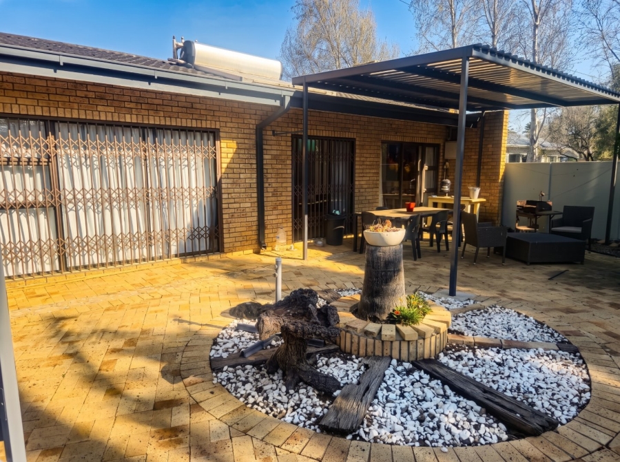 6 Bedroom Property for Sale in Dan Pienaar Free State